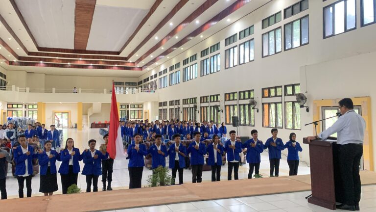 Direktur Melantik Pengurus Ormawa Polnam